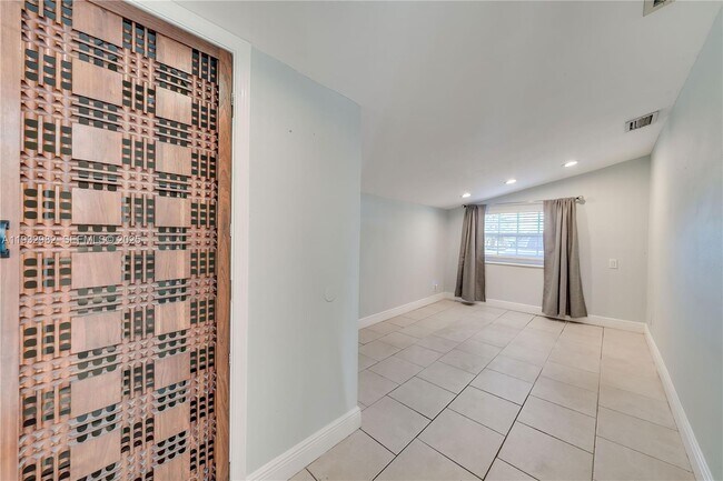 Building Photo - 5900 N Farragut Dr