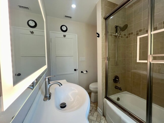 Building Photo - VISTA DEL ORO  3 BEDROOM HOUSE
