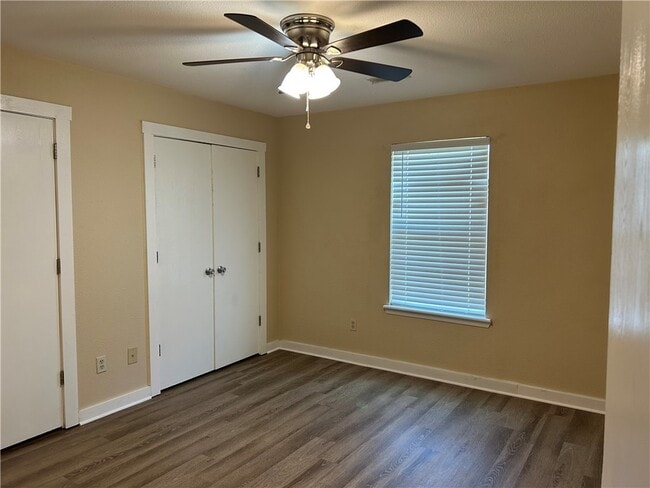 Building Photo - 1433 N Dawn Dr