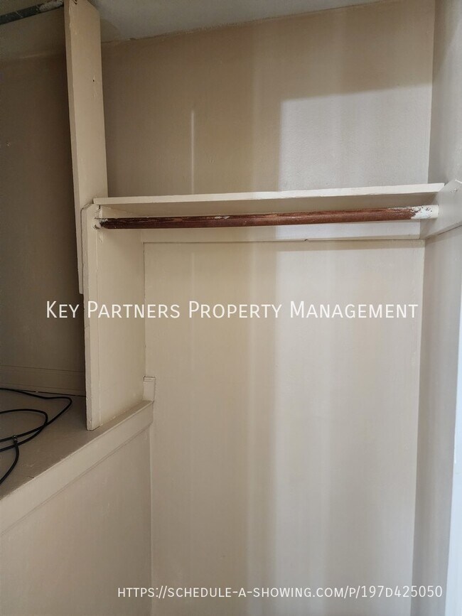 Building Photo - 7320 Charlotte-