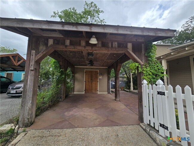 Building Photo - 294 Tolle St