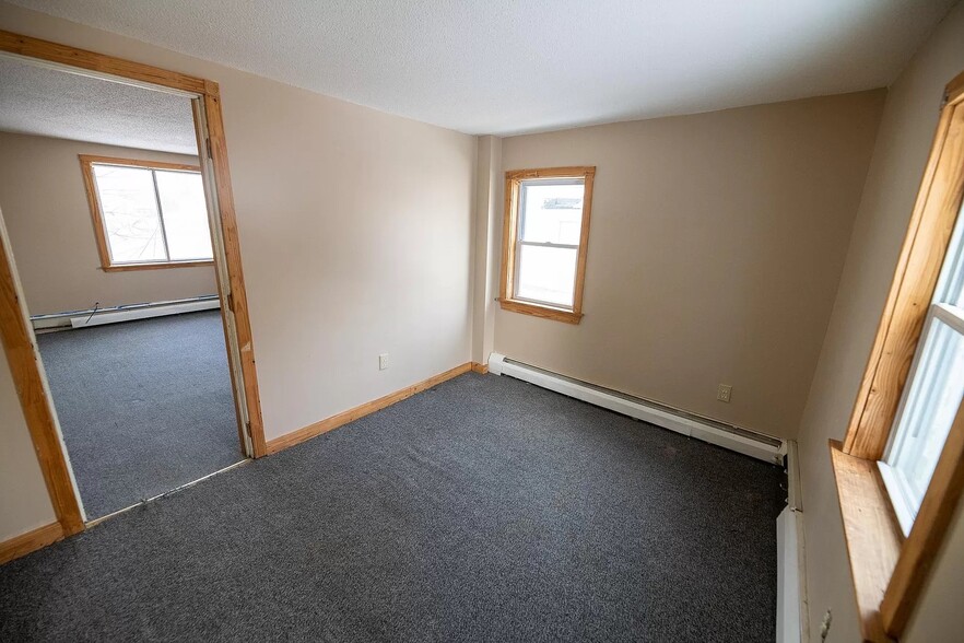 Building Photo - 96 Bosworth St