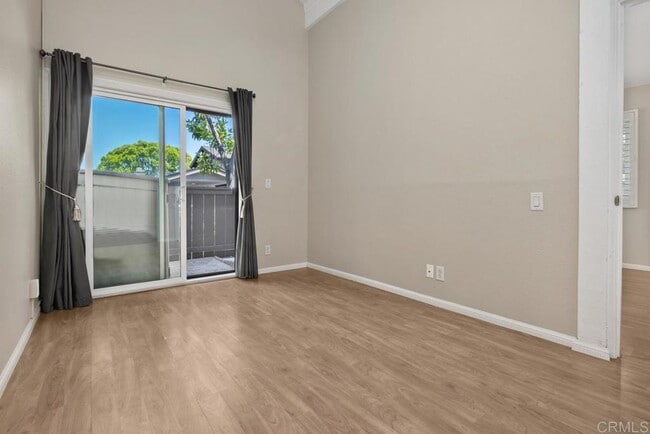 Building Photo - "Chic La Jolla 1BR Retreat: Spacious 710 S...