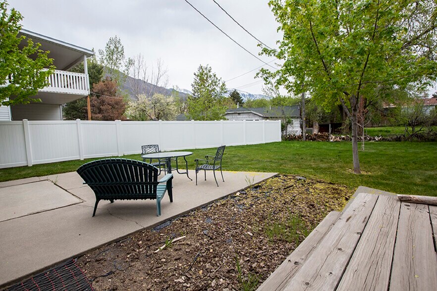 Building Photo - 3298 E Fort Union Blvd