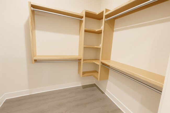 Building Photo - 1632/34 Hickory Creek