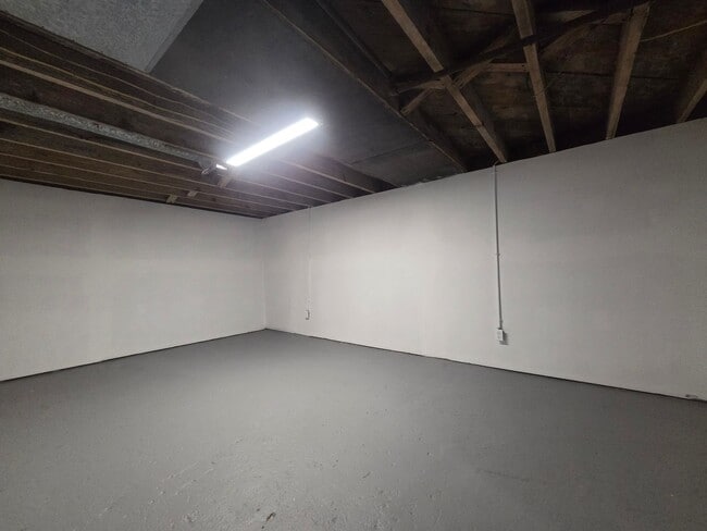 Building Photo - Updated 4-Bedroom, 2-Bath Home in Benton Harbor