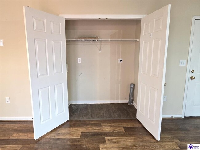 Building Photo - 104 Dante Ct