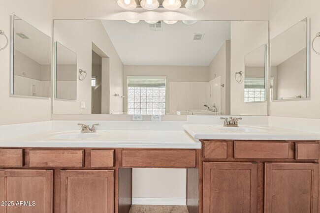 Building Photo - 25667 W Primrose Ln