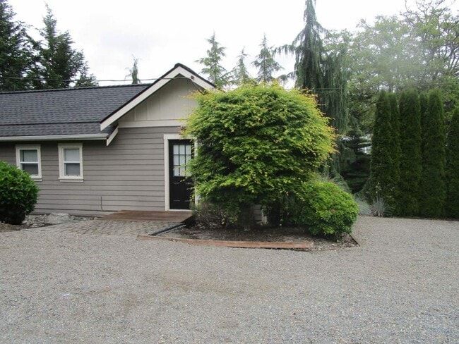 Building Photo - Charming 2-Bedroom Home in the Heart of Downtown Gig Harbor