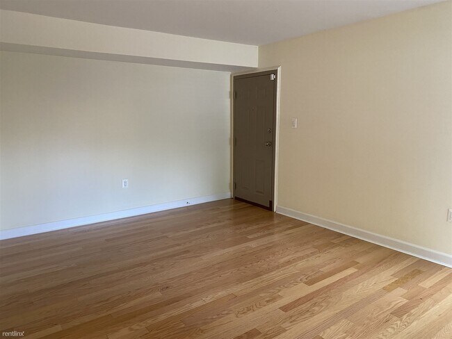 Building Photo - 3 br, 1.5 bath Condo - 6301 Hil Mar Dr Unit 1