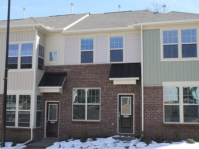 Primary Photo - Live in Popular Thompson Ridge near Duke!