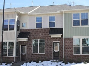 Building Photo - Live in Popular Thompson Ridge near Duke!