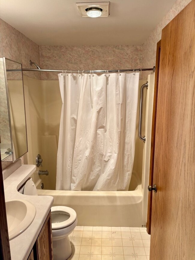 Building Photo - 1626-1628 S Wayne