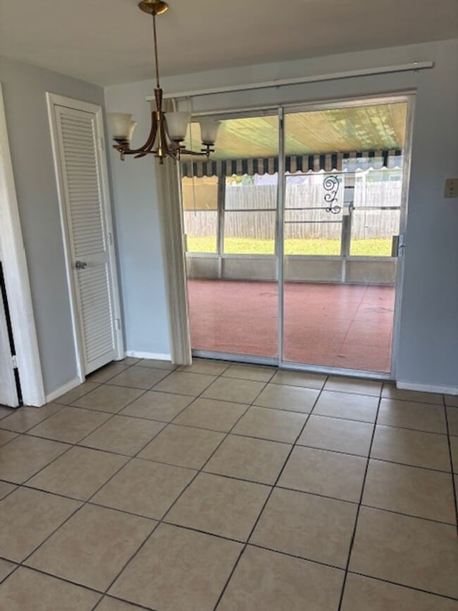 Building Photo - 2/1 available now!