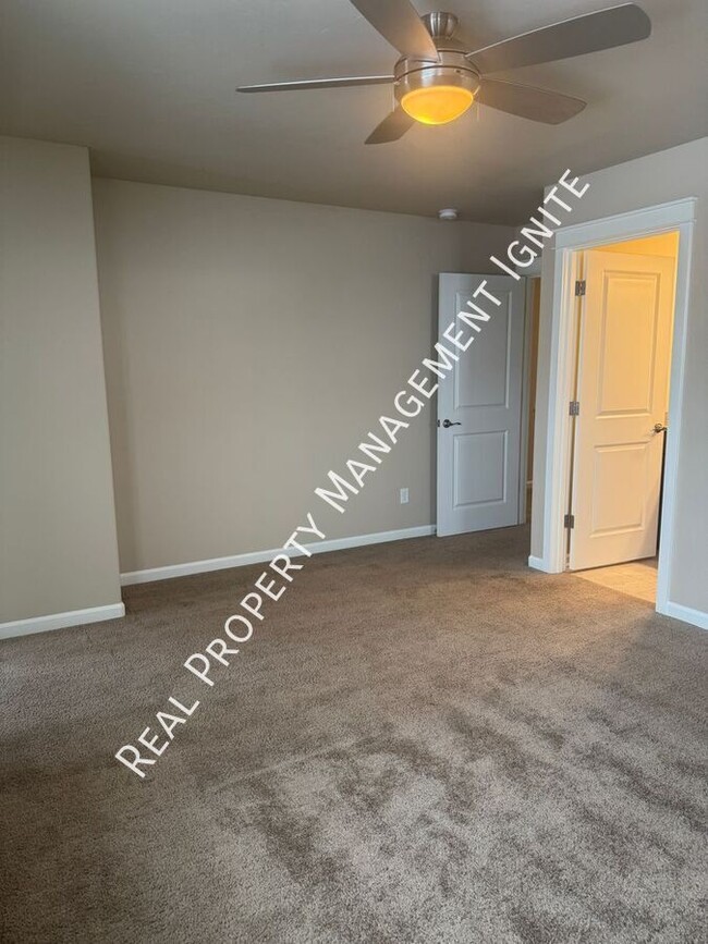 Building Photo - Great Home with Community Amenities