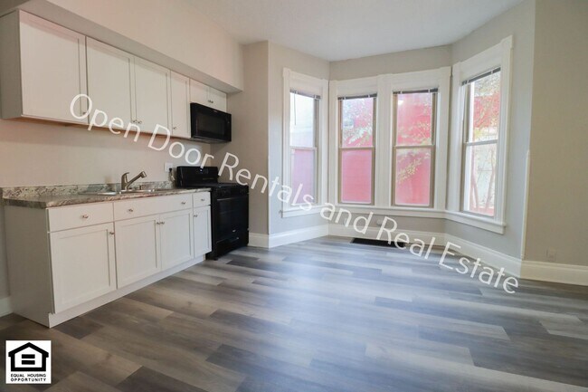 Building Photo - 340 W Dewald St