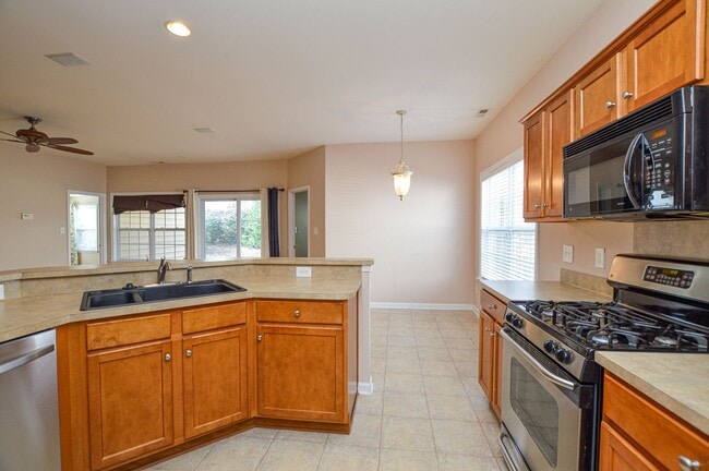 Building Photo - Inviting rancher ready now!