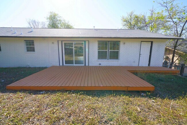 Building Photo - 323 Stockton Dr