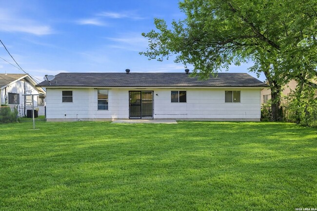 Building Photo - 4606 Hollyspring Dr