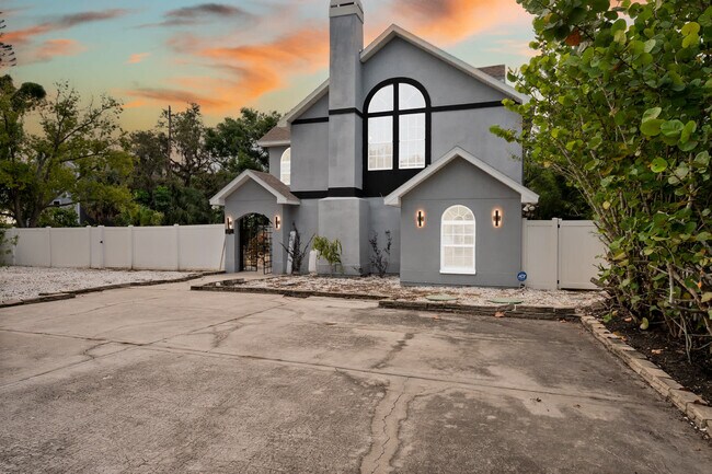 Building Photo - 6710 Myrna Dr