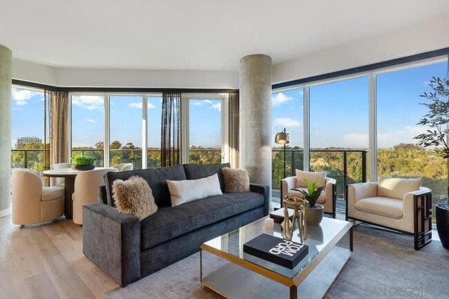 Building Photo - 525 Olive St