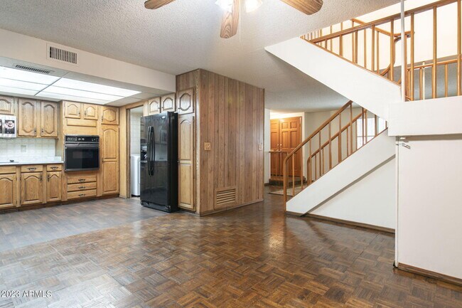 Building Photo - 4662 N 19th Ave