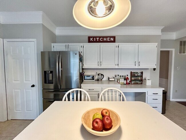 Building Photo - 5 Milestone Manor Ct