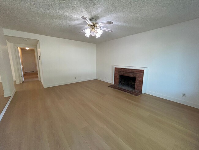 Building Photo - Beautifully Renovated 4 Bedroom 2 Bath Sin...