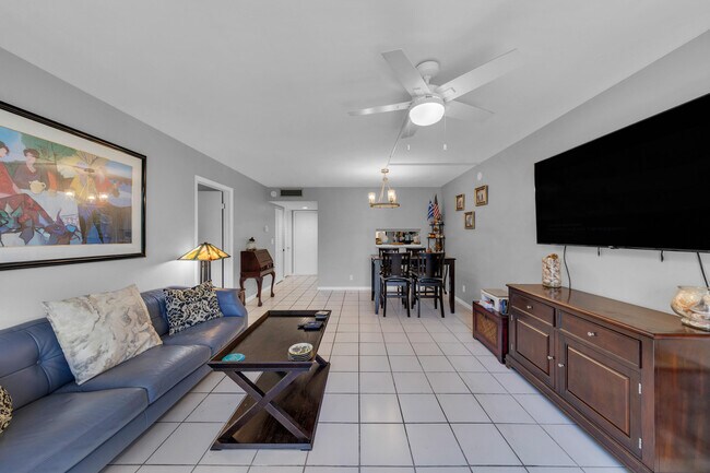 Building Photo - 5160 Las Verdes Cir
