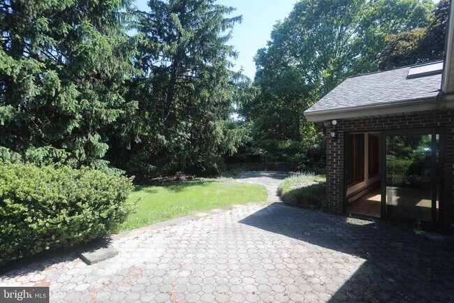 Building Photo - 1408 Pride Tree Cir