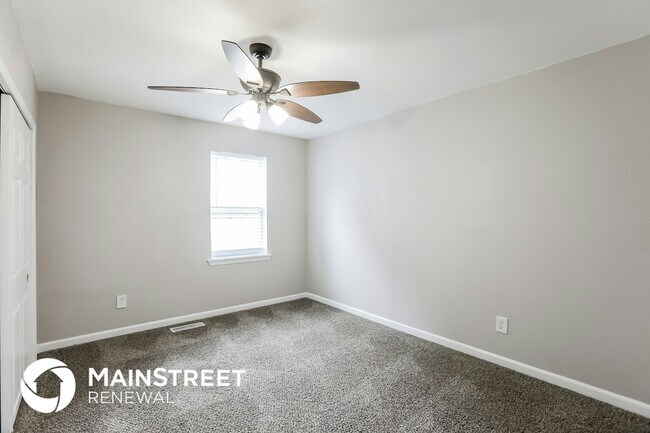 Building Photo - 601 Oak St