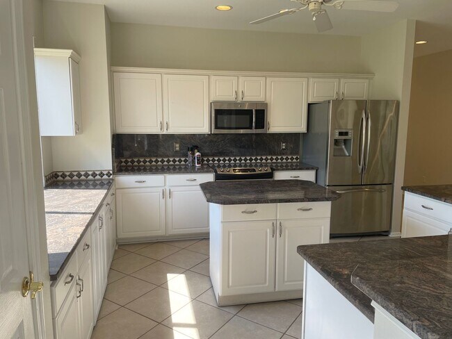 Building Photo - Unfurnished, Long Term Rental in Sun City!
