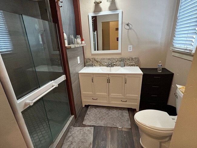 Building Photo - Fully furnished 3 bed 2 bath in Hamilton