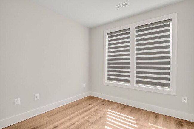 Building Photo - For Rent: Spacious 3-Bedroom Condo in the Heart of Richmond