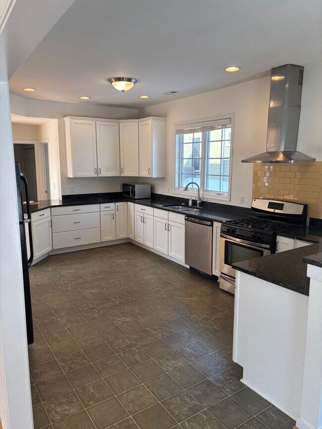 Building Photo - Great Home in Crozet!