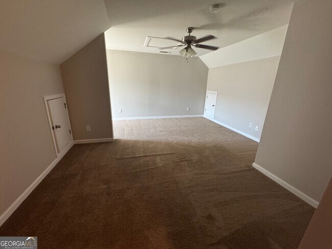 Building Photo - 272 Village Dr