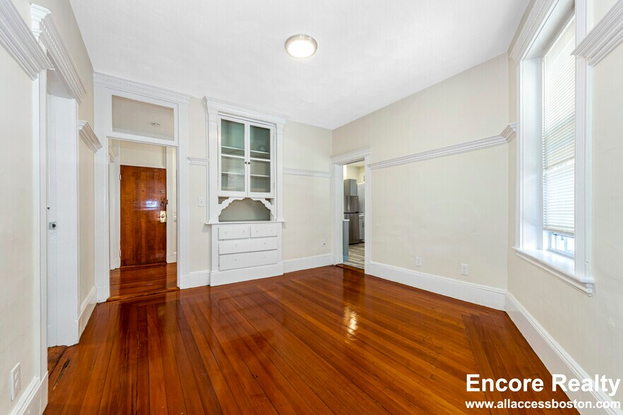 Building Photo - 63 Fairbanks St