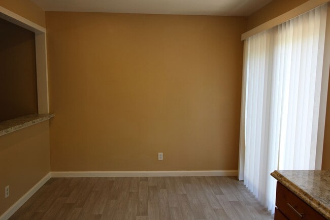 Building Photo - 4441 Yukon Dr