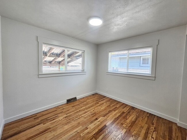 Building Photo - $1,995 - 4 Bed / 1 Bath Home with Fully Fe...