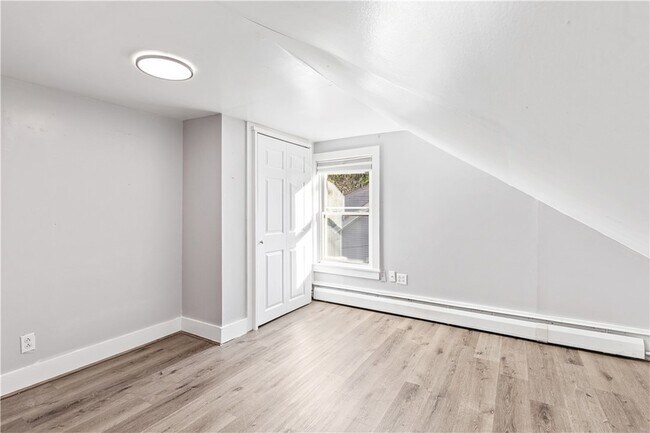 Building Photo - 41 Oak St