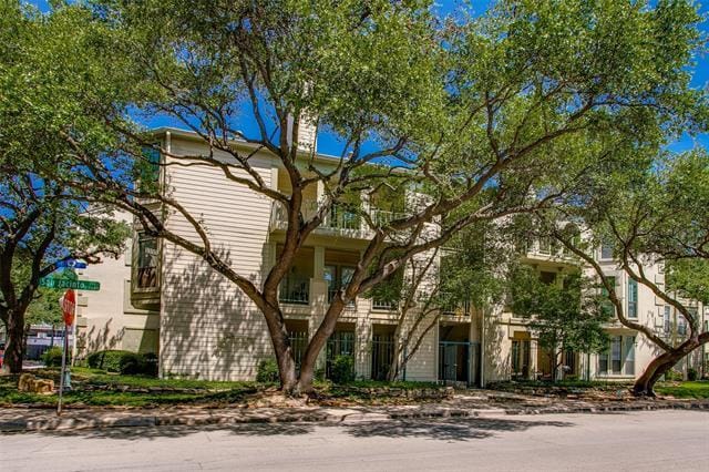 Building Photo - 3105 San Jacinto St