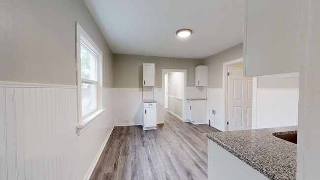Building Photo - Renovated 3 bedroom home near the Airport