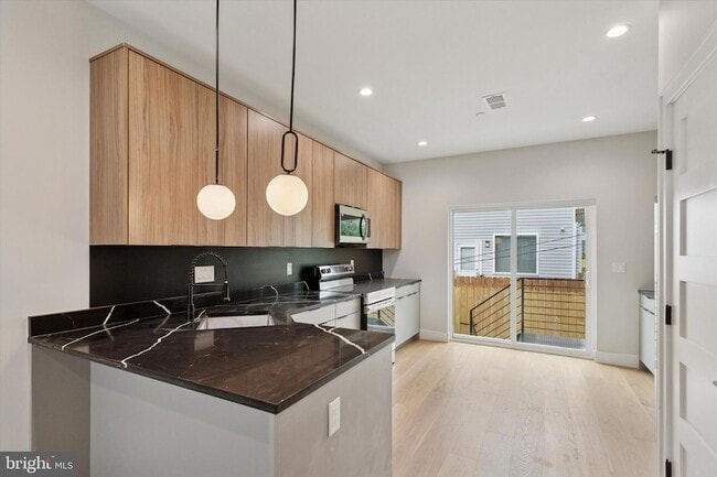 Building Photo - 2117 Bellmore St