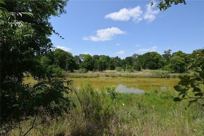 Building Photo - 8500 Lyndon Ln