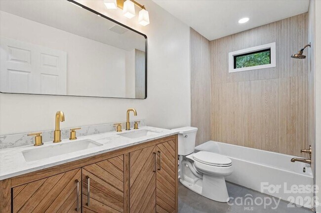 Building Photo - 2430 Dora Dr