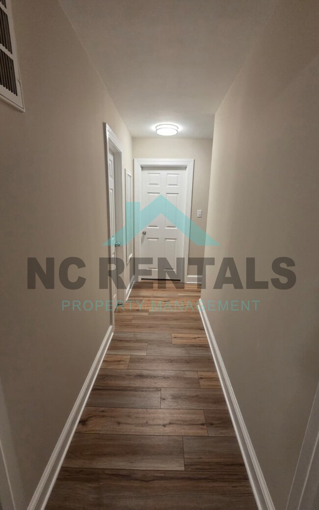 Building Photo - 706 Hedrick Dr