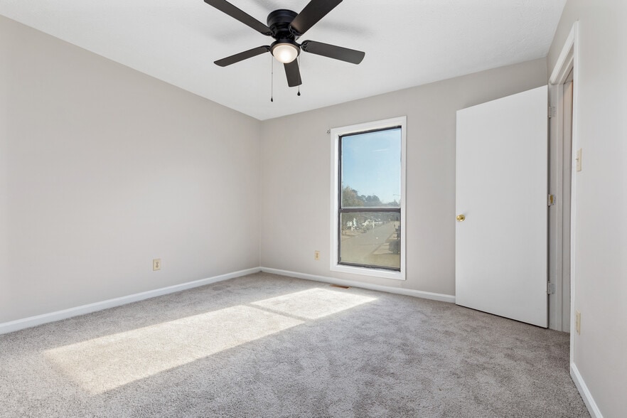 Building Photo - 5902 Aftonshire Dr