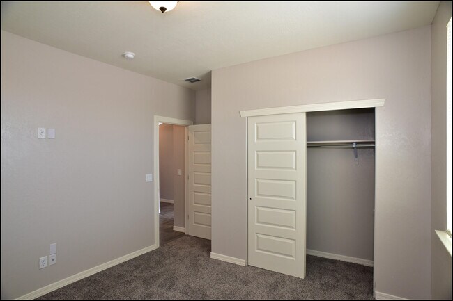 Building Photo - 10617 Hidden Palm Pl