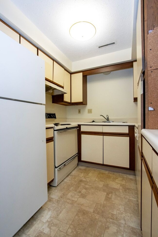 Building Photo - Two bedroom apartment