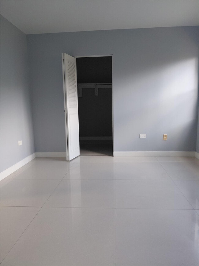 Building Photo - 8350 N Missionwood Cir